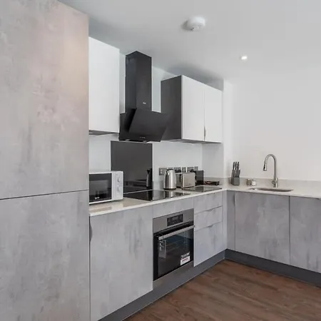 Zeni Ouse Court 2bed Flat With Balcony *