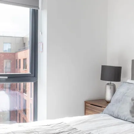 Zeni Ouse Court 2bed Flat With Balcony