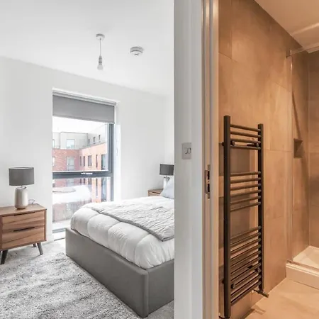 Zeni Ouse Court 2bed Flat With Balcony Apartment