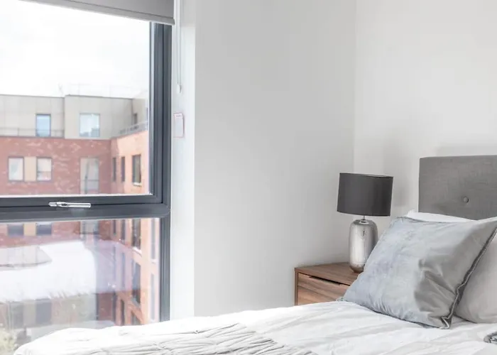 Zeni Ouse Court 2bed Flat With Balcony