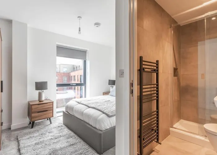 Zeni Ouse Court 2bed Flat With Balcony Apartament