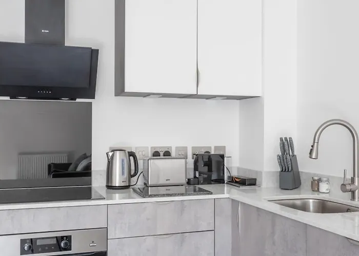 Zeni Ouse Court 2bed Flat With Balcony Apartament